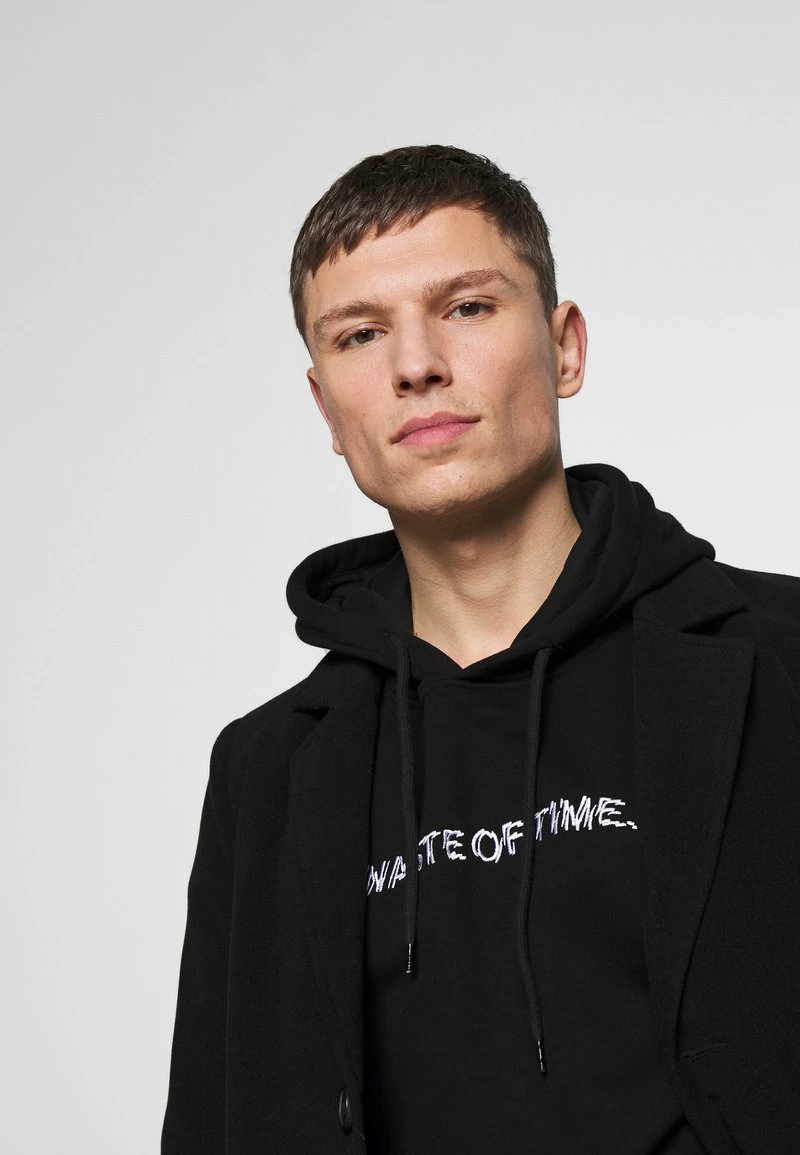 Pier One Hombre WASTE OF TIME HOOD - Jersey Con Capucha - Black - Imagen 4