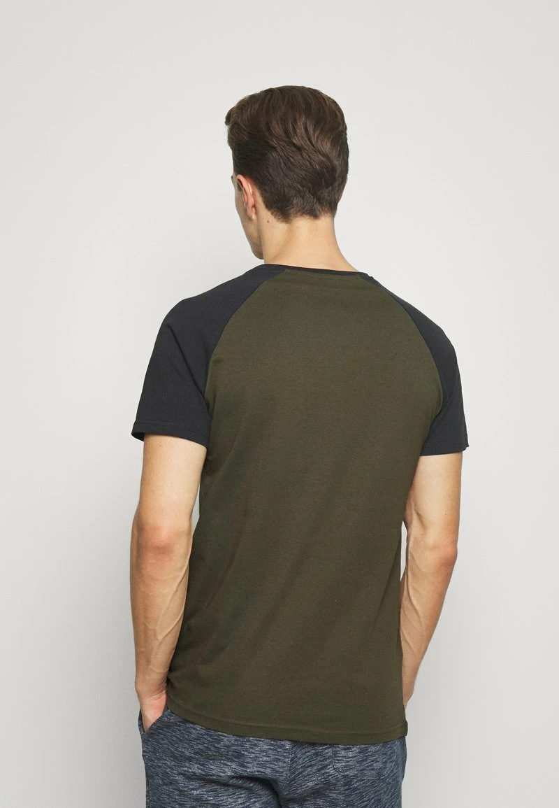 Pier One Hombre Camiseta Básica - Olive - Imagen 3