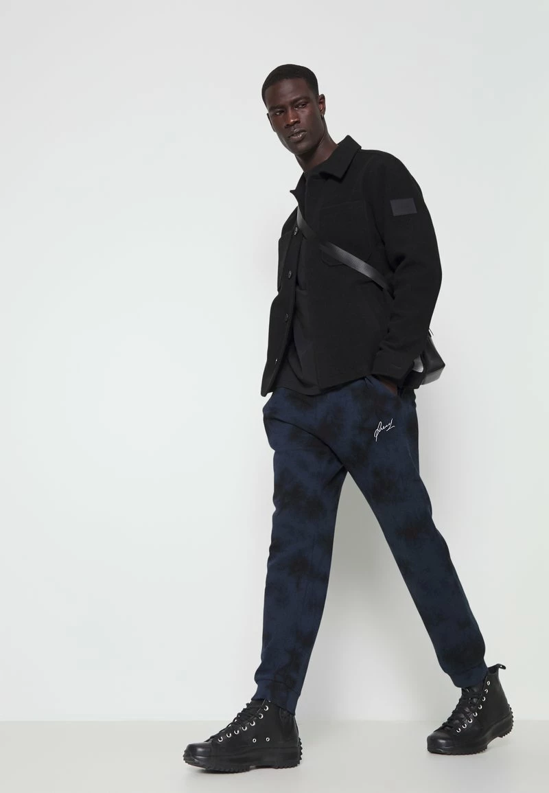 Pier One Hombre TIE DYE JOGGER - Pantalones Deportivos - Dark Blue- Black - Imagen 4