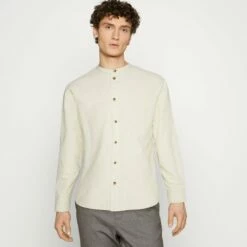Pier One COLLAR OXFORD - Camisa - Off-white, Hombre