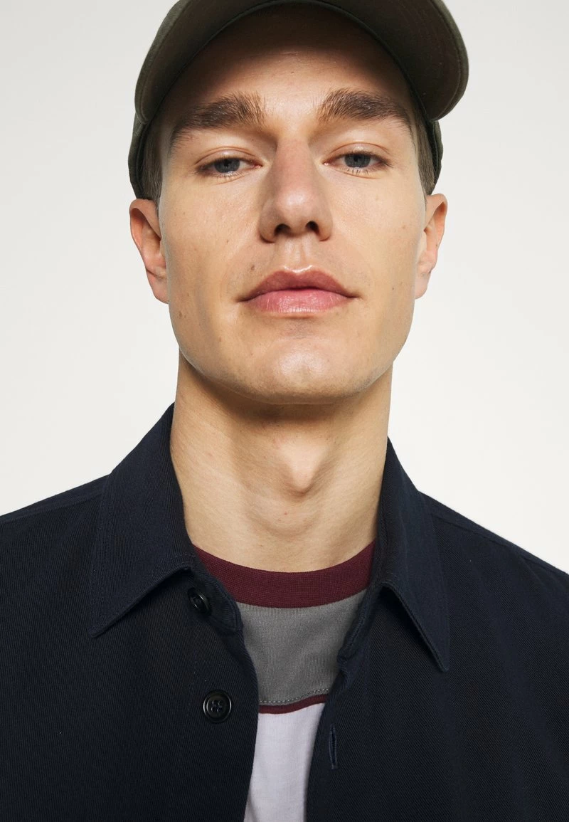 Pier One Hombre Camiseta Estampada - Grey/white/bordeaux - Imagen 4