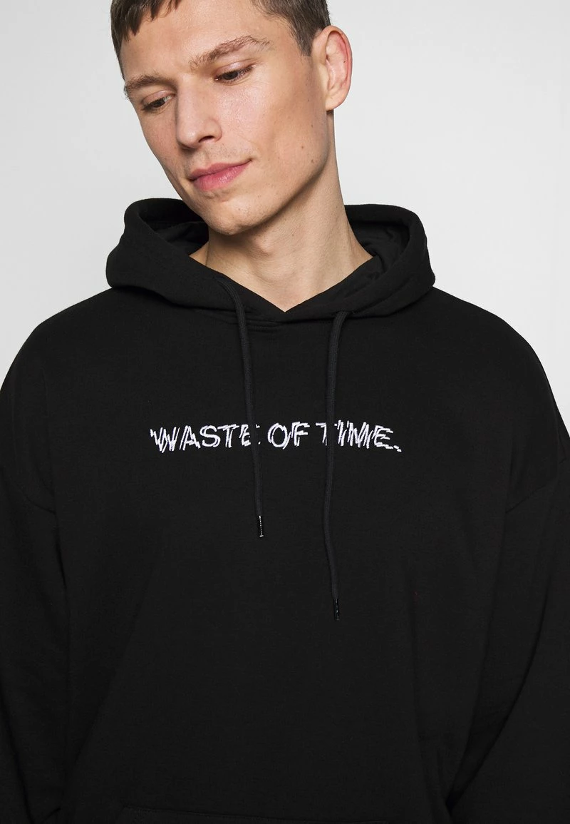 Pier One Hombre WASTE OF TIME HOOD - Jersey Con Capucha - Black - Imagen 6